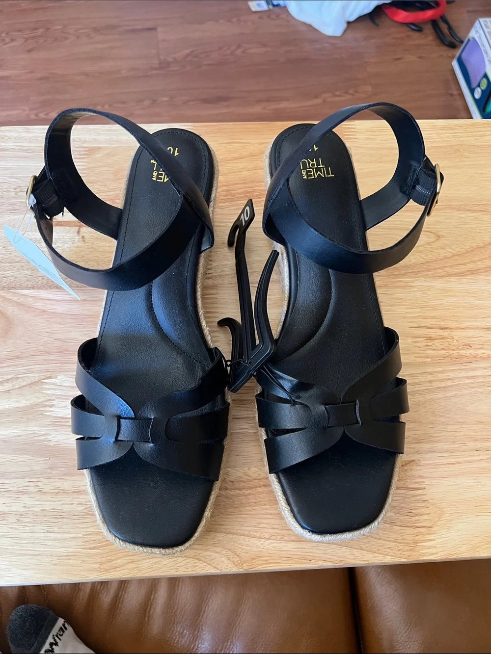 Time and Tru Black Strappy Women’s Sandals